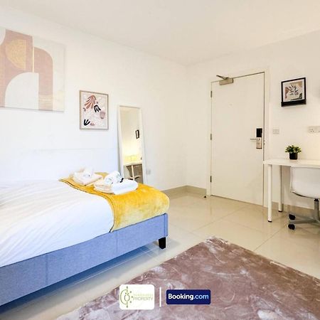3 Bedroom Apt By Threethreethreesproperty Short Lets & Serviced Accommodation Leeds With Wi-Fi & Parking المظهر الخارجي الصورة