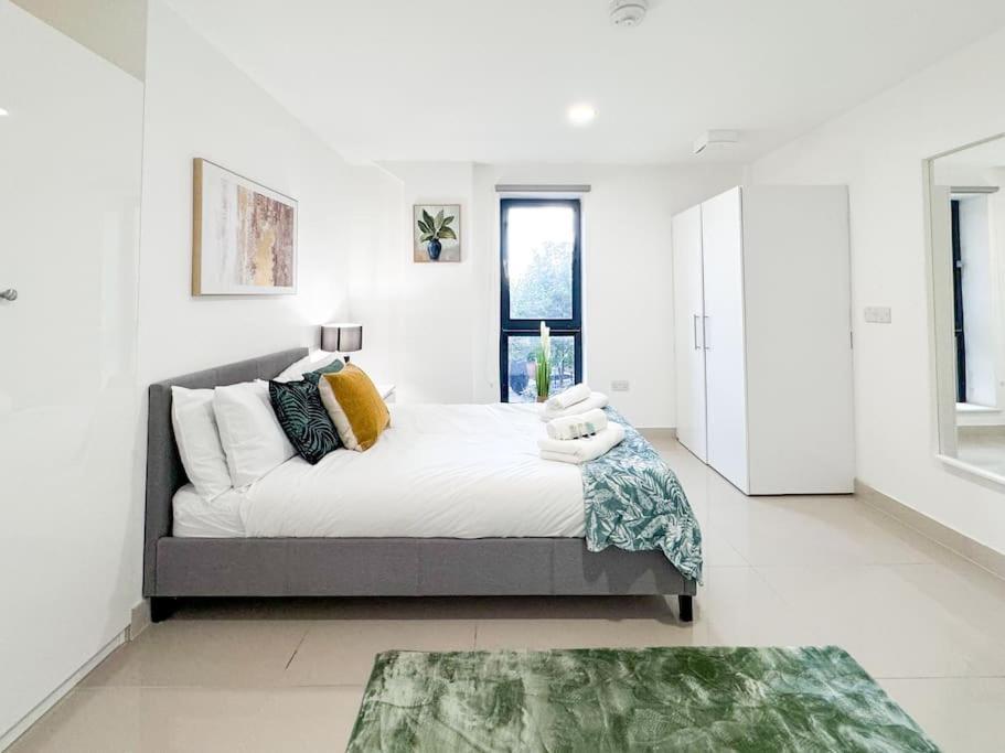 3 Bedroom Apt By Threethreethreesproperty Short Lets & Serviced Accommodation Leeds With Wi-Fi & Parking المظهر الخارجي الصورة