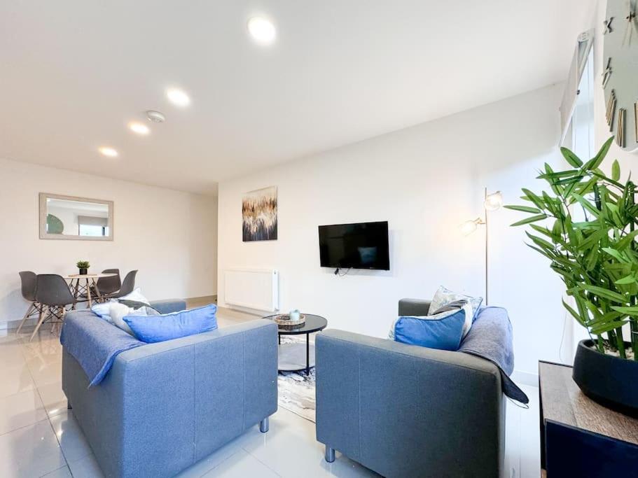 3 Bedroom Apt By Threethreethreesproperty Short Lets & Serviced Accommodation Leeds With Wi-Fi & Parking المظهر الخارجي الصورة