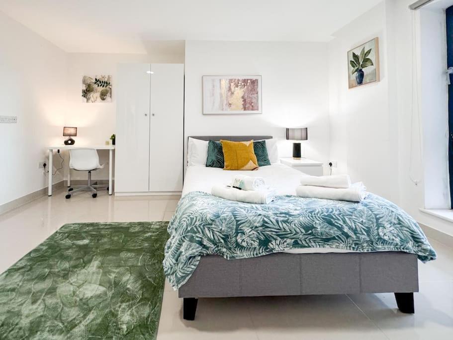 3 Bedroom Apt By Threethreethreesproperty Short Lets & Serviced Accommodation Leeds With Wi-Fi & Parking المظهر الخارجي الصورة