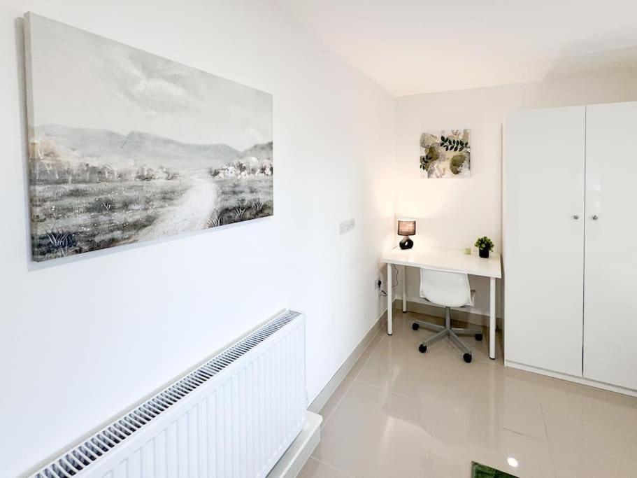 3 Bedroom Apt By Threethreethreesproperty Short Lets & Serviced Accommodation Leeds With Wi-Fi & Parking المظهر الخارجي الصورة