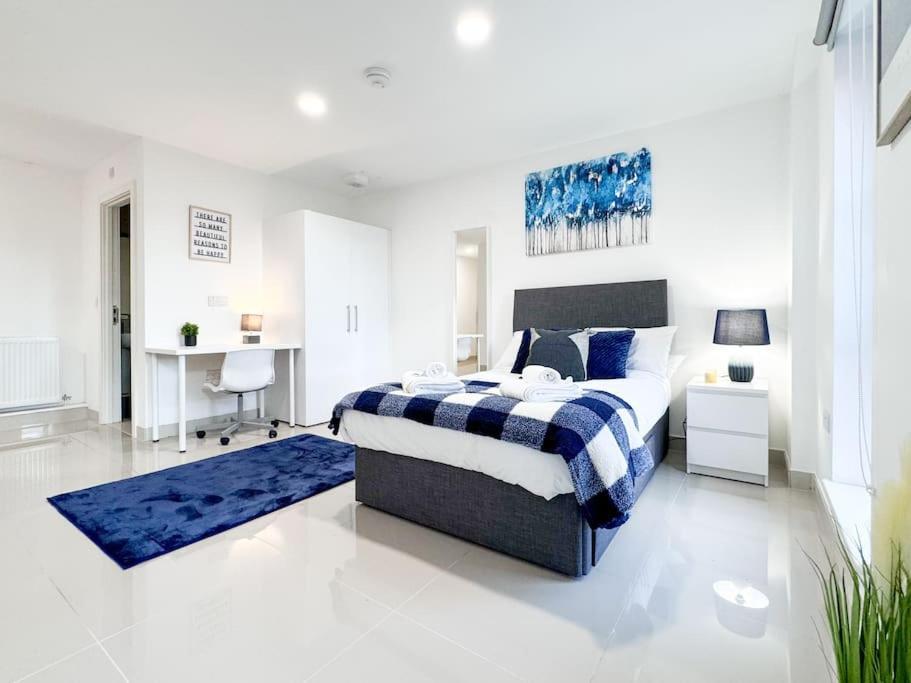 3 Bedroom Apt By Threethreethreesproperty Short Lets & Serviced Accommodation Leeds With Wi-Fi & Parking المظهر الخارجي الصورة