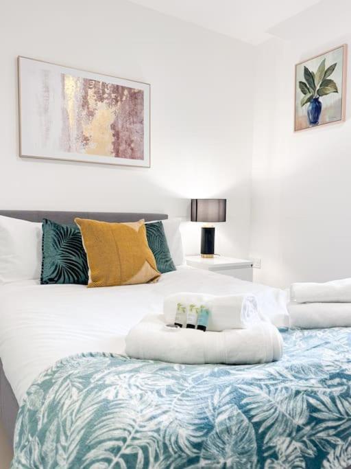 3 Bedroom Apt By Threethreethreesproperty Short Lets & Serviced Accommodation Leeds With Wi-Fi & Parking المظهر الخارجي الصورة