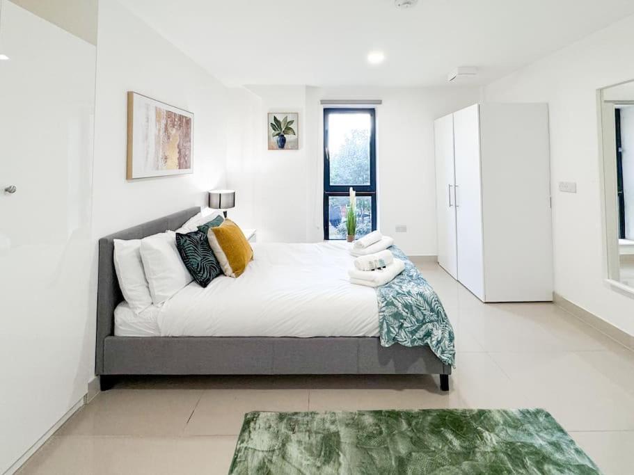 3 Bedroom Apt By Threethreethreesproperty Short Lets & Serviced Accommodation Leeds With Wi-Fi & Parking المظهر الخارجي الصورة