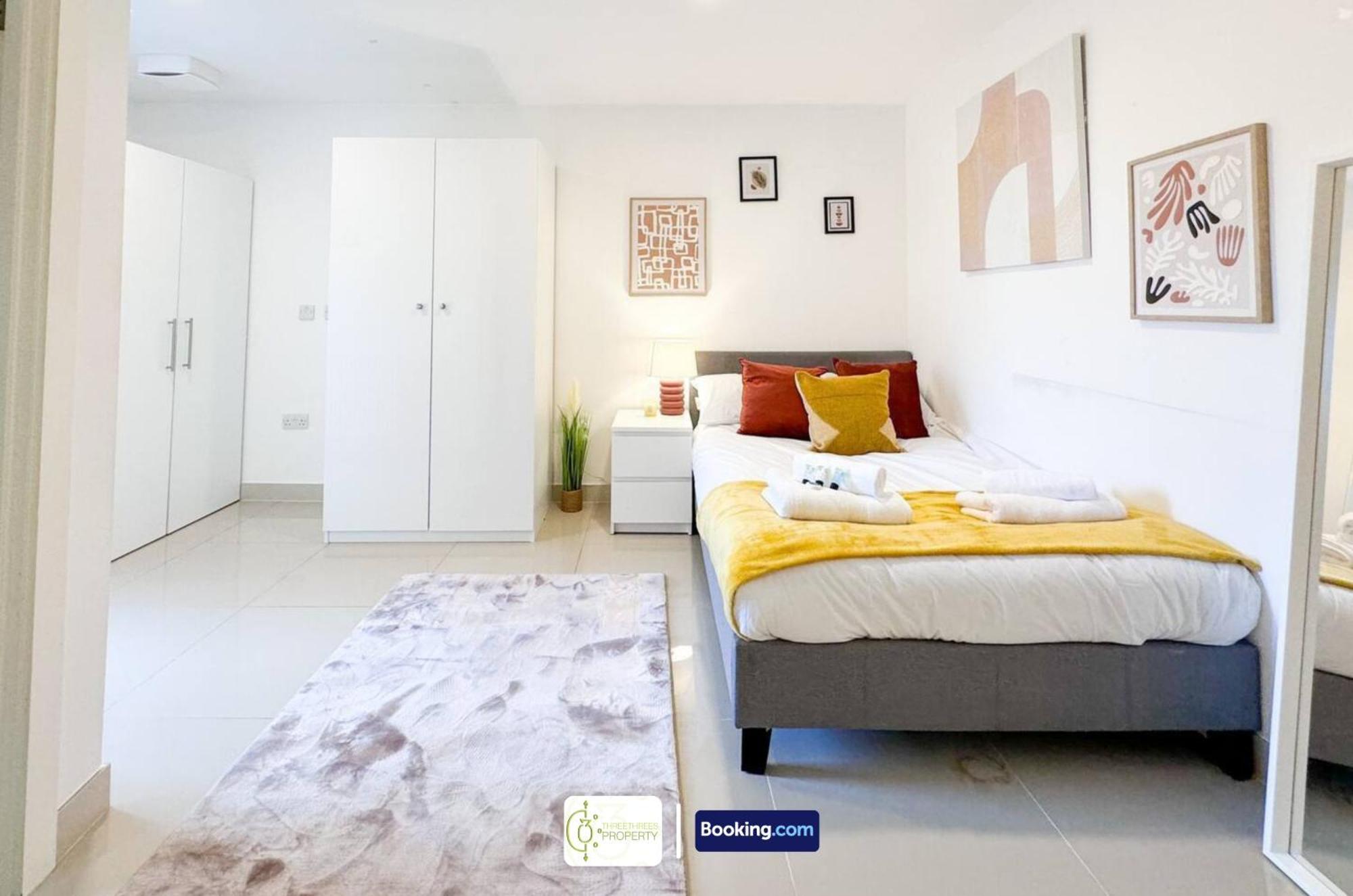 3 Bedroom Apt By Threethreethreesproperty Short Lets & Serviced Accommodation Leeds With Wi-Fi & Parking المظهر الخارجي الصورة